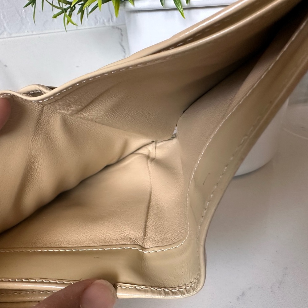 Authentic Gucci Beige Patent Leather Wallet - Picture 11 of 16